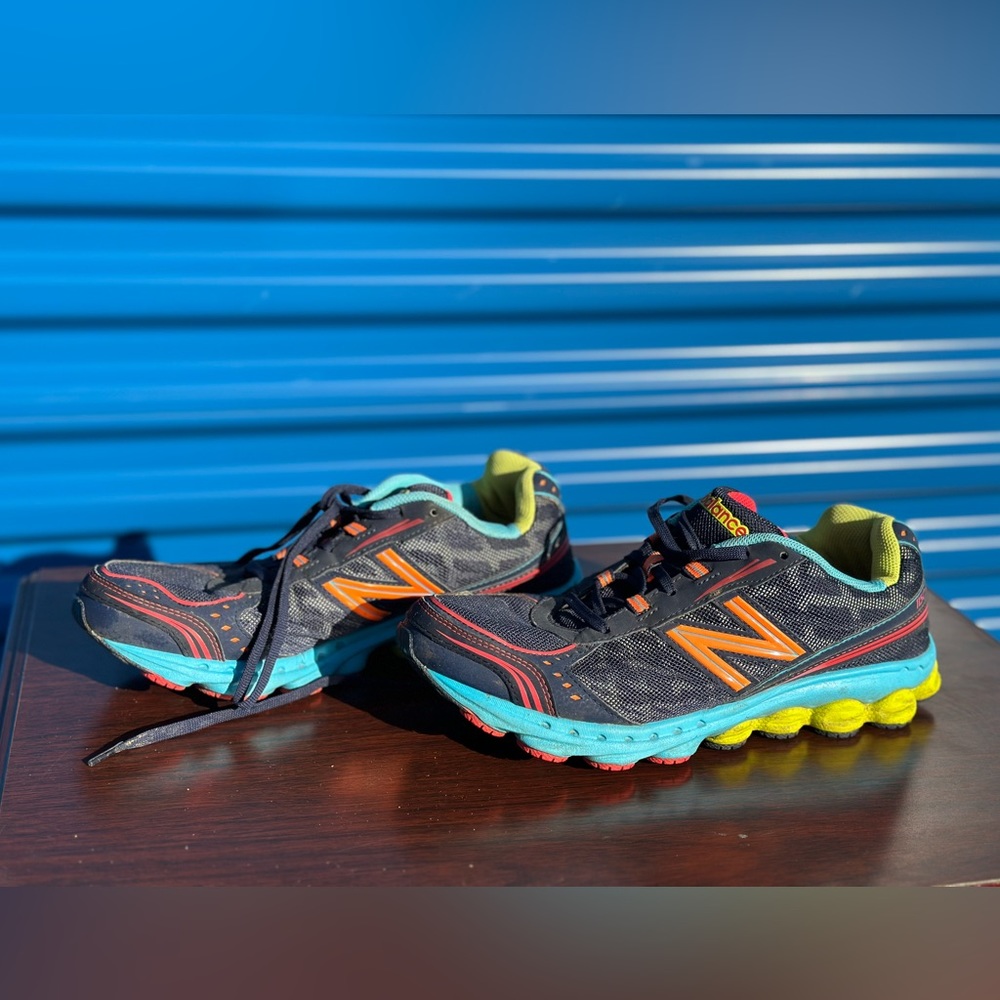 New Balance 9.5 women’s sneakers